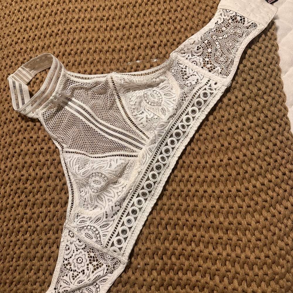 Victoria's Secret White Lace Bra